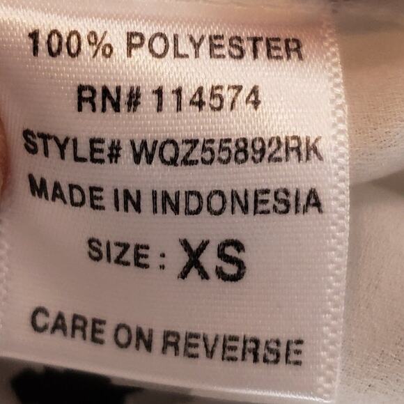 Pleione Erin Utility Shirt Size XS White Black Boho Aztec Print VNeck 1/2 Button - Picture 8 of 10